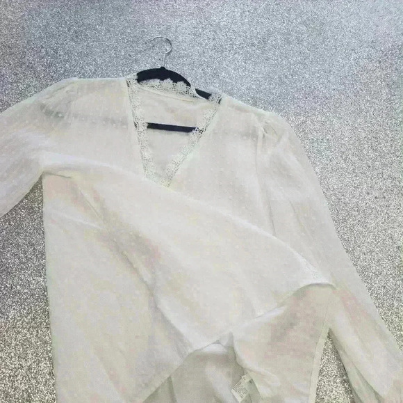 Womens nwot long sleevev neck blouse - Picture 2 of 6